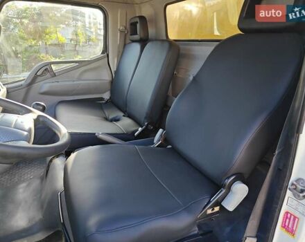Белый Мицубиси Fuso Canter, объемом двигателя 2.98 л и пробегом 371 тыс. км за 10000 $, фото 13 на Automoto.ua