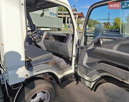 Белый Мицубиси Fuso Canter, объемом двигателя 2.98 л и пробегом 371 тыс. км за 10000 $, фото 9 на Automoto.ua