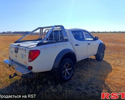 Білий Міцубісі L200, об'ємом двигуна 2.5 л та пробігом 354 тис. км за 11000 $, фото 2 на Automoto.ua