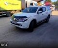Белый Мицубиси L200, объемом двигателя 2.4 л и пробегом 330 тыс. км за 15000 $, фото 1 на Automoto.ua