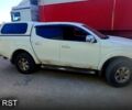 Белый Мицубиси L200, объемом двигателя 2.4 л и пробегом 330 тыс. км за 15000 $, фото 5 на Automoto.ua