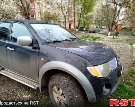 Черный Мицубиси L200, объемом двигателя 2.5 л и пробегом 285 тыс. км за 8000 $, фото 1 на Automoto.ua
