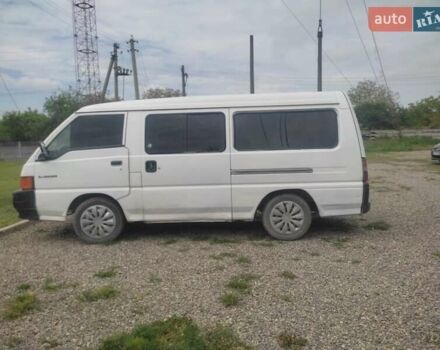 Белый Мицубиси L 300, объемом двигателя 2.5 л и пробегом 41 тыс. км за 2550 $, фото 2 на Automoto.ua