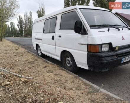 Белый Мицубиси L 300, объемом двигателя 2.48 л и пробегом 500 тыс. км за 1800 $, фото 3 на Automoto.ua