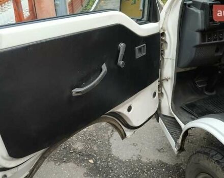 Белый Мицубиси L 300, объемом двигателя 2.5 л и пробегом 365 тыс. км за 3000 $, фото 3 на Automoto.ua