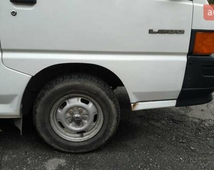 Белый Мицубиси L 300, объемом двигателя 2.5 л и пробегом 365 тыс. км за 3000 $, фото 11 на Automoto.ua