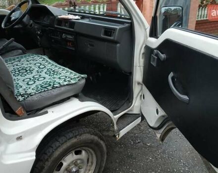 Белый Мицубиси L 300, объемом двигателя 2.5 л и пробегом 365 тыс. км за 3000 $, фото 6 на Automoto.ua