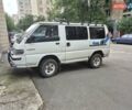 Белый Мицубиси L 300, объемом двигателя 2.5 л и пробегом 300 тыс. км за 6000 $, фото 1 на Automoto.ua