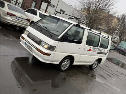 Белый Мицубиси L 300, объемом двигателя 2.48 л и пробегом 350 тыс. км за 2699 $, фото 1 на Automoto.ua