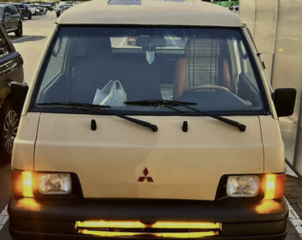 Бежевый Мицубиси L 300, объемом двигателя 2.5 л и пробегом 415 тыс. км за 4200 $, фото 11 на Automoto.ua