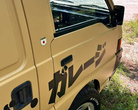 Бежевый Мицубиси L 300, объемом двигателя 2.5 л и пробегом 415 тыс. км за 4200 $, фото 3 на Automoto.ua