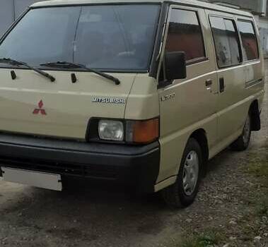 Бежевый Мицубиси L 300, объемом двигателя 2 л и пробегом 306 тыс. км за 3900 $, фото 11 на Automoto.ua