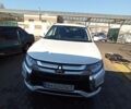 Белый Мицубиси Outlander PHEV, объемом двигателя 2 л и пробегом 32 тыс. км за 28300 $, фото 1 на Automoto.ua