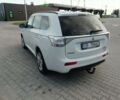 Белый Мицубиси Outlander PHEV, объемом двигателя 2 л и пробегом 184 тыс. км за 18790 $, фото 10 на Automoto.ua