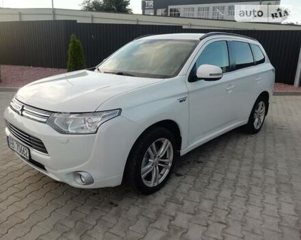 Белый Мицубиси Outlander PHEV, объемом двигателя 2 л и пробегом 184 тыс. км за 18790 $, фото 15 на Automoto.ua