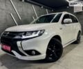 Белый Мицубиси Outlander PHEV, объемом двигателя 0 л и пробегом 162 тыс. км за 23200 $, фото 1 на Automoto.ua