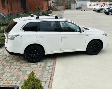 Мицубиси Outlander PHEV, объемом двигателя 2 л и пробегом 266 тыс. км за 15999 $, фото 6 на Automoto.ua