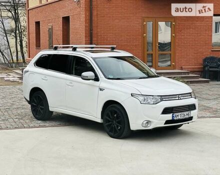 Мицубиси Outlander PHEV, объемом двигателя 2 л и пробегом 266 тыс. км за 15999 $, фото 4 на Automoto.ua