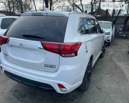 Мицубиси Outlander PHEV, объемом двигателя 0 л и пробегом 50 тыс. км за 18500 $, фото 5 на Automoto.ua