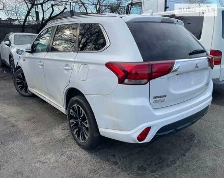 Мицубиси Outlander PHEV, объемом двигателя 0 л и пробегом 50 тыс. км за 18500 $, фото 3 на Automoto.ua