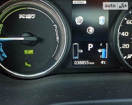 Мицубиси Outlander PHEV, объемом двигателя 2 л и пробегом 38 тыс. км за 25500 $, фото 6 на Automoto.ua