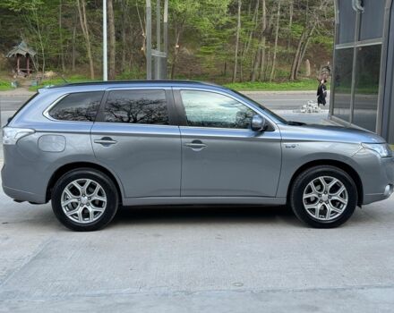 Серый Мицубиси Outlander PHEV, объемом двигателя 2 л и пробегом 242 тыс. км за 15990 $, фото 5 на Automoto.ua