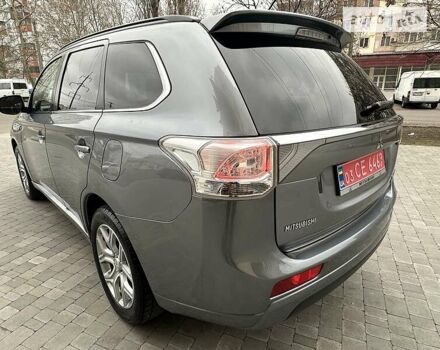 Серый Мицубиси Outlander PHEV, объемом двигателя 2 л и пробегом 147 тыс. км за 16799 $, фото 9 на Automoto.ua