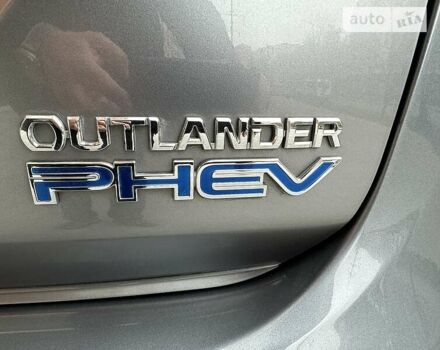 Сірий Міцубісі Outlander PHEV, об'ємом двигуна 2 л та пробігом 147 тис. км за 16799 $, фото 15 на Automoto.ua