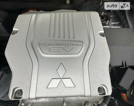 Сірий Міцубісі Outlander PHEV, об'ємом двигуна 2 л та пробігом 147 тис. км за 16799 $, фото 21 на Automoto.ua