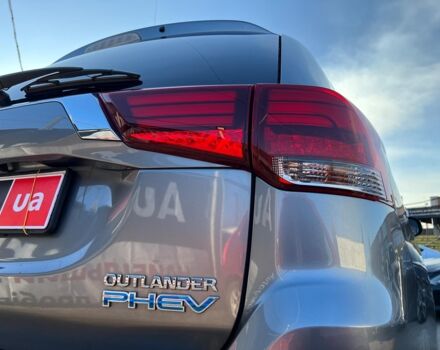 Сірий Міцубісі Outlander PHEV, об'ємом двигуна 2 л та пробігом 176 тис. км за 21990 $, фото 11 на Automoto.ua