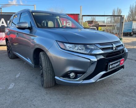 Серый Мицубиси Outlander PHEV, объемом двигателя 2 л и пробегом 176 тыс. км за 21990 $, фото 6 на Automoto.ua