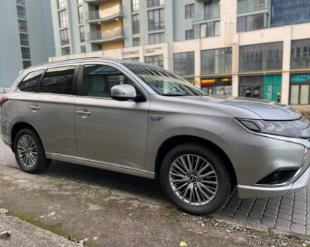 Серый Мицубиси Outlander PHEV, объемом двигателя 2.4 л и пробегом 13 тыс. км за 31490 $, фото 6 на Automoto.ua