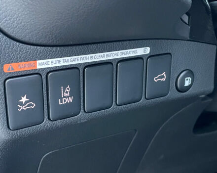 Сірий Міцубісі Outlander PHEV, об'ємом двигуна 2.4 л та пробігом 13 тис. км за 31990 $, фото 23 на Automoto.ua