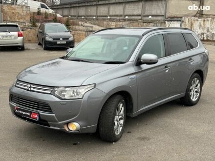 Міцубісі Outlander PHEV 2013 у Києві на Automoto.ua Сірий Міцубісі Outlander PHEV, об'ємом двигуна 2 л та пробігом 242 тис. км за 14590 $, фото 1 на Automoto.ua
