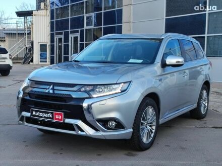 Міцубісі Outlander PHEV 2020 у Харкові на Automoto.ua Сірий Міцубісі Outlander PHEV, об'ємом двигуна 24 л та пробігом 58 тис. км за 27790 $, фото 1 на Automoto.ua