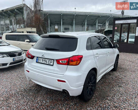 Белый Мицубиси Outlander Sport, объемом двигателя 2 л и пробегом 177 тыс. км за 10300 $, фото 6 на Automoto.ua