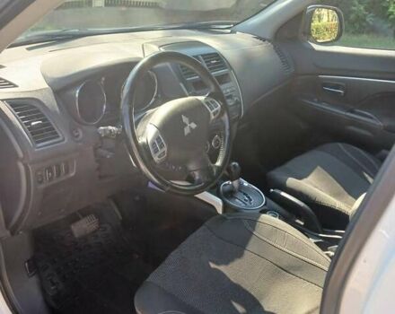 Білий Міцубісі Outlander Sport, об'ємом двигуна 2 л та пробігом 280 тис. км за 8500 $, фото 6 на Automoto.ua