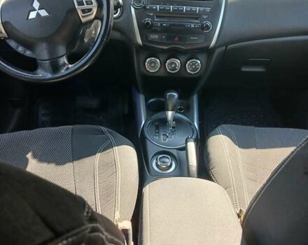 Білий Міцубісі Outlander Sport, об'ємом двигуна 2 л та пробігом 280 тис. км за 8500 $, фото 9 на Automoto.ua