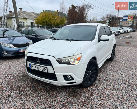 Белый Мицубиси Outlander Sport, объемом двигателя 2 л и пробегом 177 тыс. км за 10300 $, фото 2 на Automoto.ua