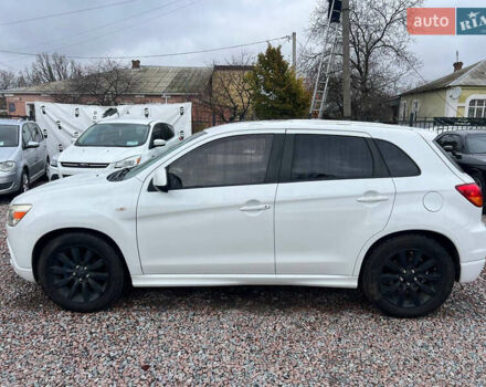 Белый Мицубиси Outlander Sport, объемом двигателя 2 л и пробегом 177 тыс. км за 10300 $, фото 3 на Automoto.ua