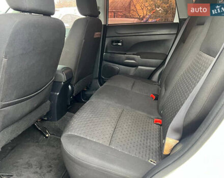 Белый Мицубиси Outlander Sport, объемом двигателя 2 л и пробегом 177 тыс. км за 10300 $, фото 14 на Automoto.ua