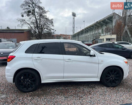 Белый Мицубиси Outlander Sport, объемом двигателя 2 л и пробегом 177 тыс. км за 10300 $, фото 7 на Automoto.ua