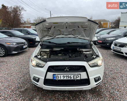 Белый Мицубиси Outlander Sport, объемом двигателя 2 л и пробегом 177 тыс. км за 10300 $, фото 16 на Automoto.ua