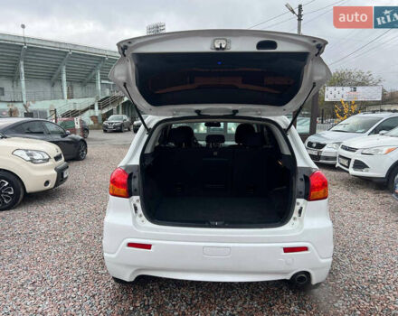 Белый Мицубиси Outlander Sport, объемом двигателя 2 л и пробегом 177 тыс. км за 10300 $, фото 18 на Automoto.ua