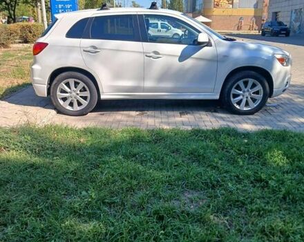 Білий Міцубісі Outlander Sport, об'ємом двигуна 2 л та пробігом 280 тис. км за 8500 $, фото 4 на Automoto.ua