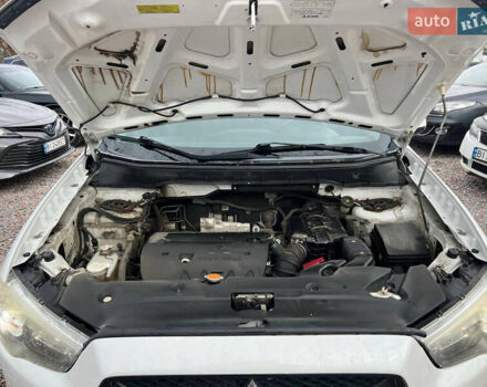 Белый Мицубиси Outlander Sport, объемом двигателя 2 л и пробегом 177 тыс. км за 10300 $, фото 15 на Automoto.ua