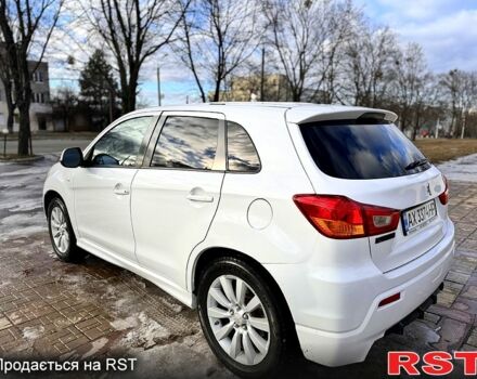 Белый Мицубиси Outlander Sport, объемом двигателя 2 л и пробегом 201 тыс. км за 11700 $, фото 6 на Automoto.ua