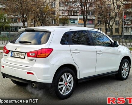 Білий Міцубісі Outlander Sport, об'ємом двигуна 2 л та пробігом 240 тис. км за 8799 $, фото 4 на Automoto.ua