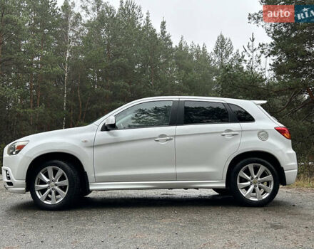 Белый Мицубиси Outlander Sport, объемом двигателя 2 л и пробегом 260 тыс. км за 8999 $, фото 2 на Automoto.ua