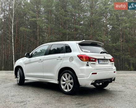Белый Мицубиси Outlander Sport, объемом двигателя 2 л и пробегом 260 тыс. км за 8999 $, фото 3 на Automoto.ua